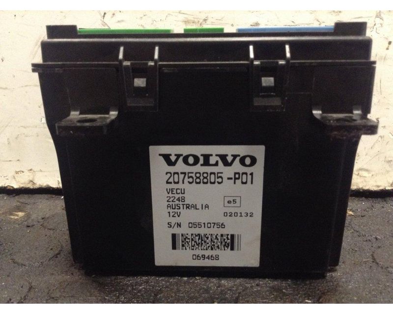 2007 volvo vnl light control module location