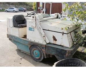 Tennant street sweeper with ford 4cyl gas engine #2