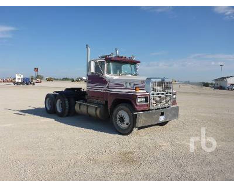 1984 Ford 9000 truck