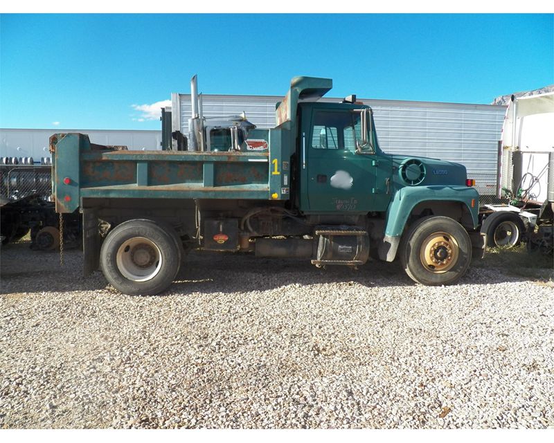 1994 Ford l8000 dump truck