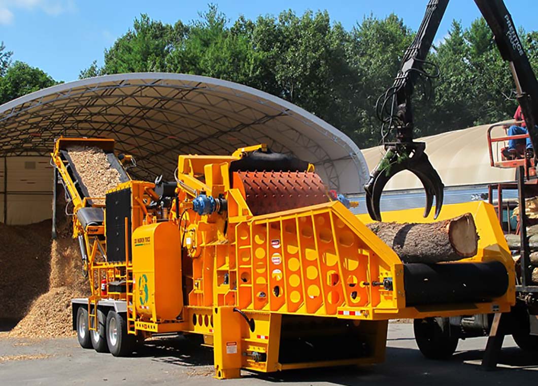 Horizontal Grinder Grinding Whole Trees