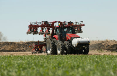 The 2130 Early Riser® stack-fold planter is customizable to meet the needs of specialty operations.