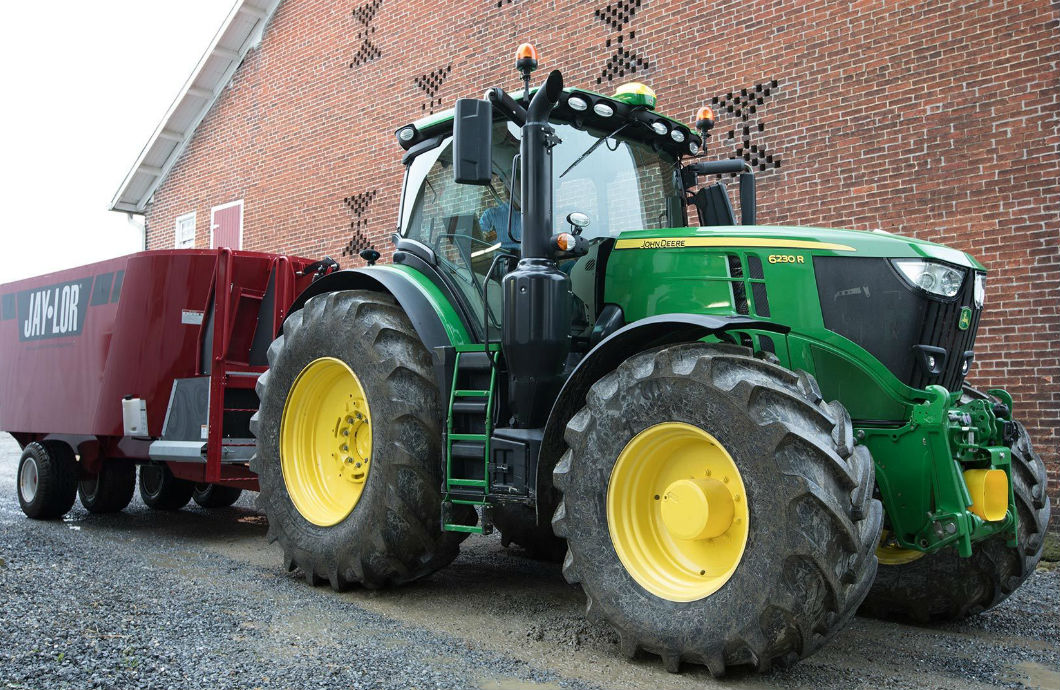 John Deere 6230R Feeder Mixer