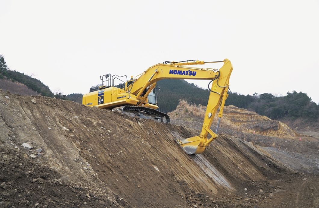 Komatsu PC210LCi-11 excavator