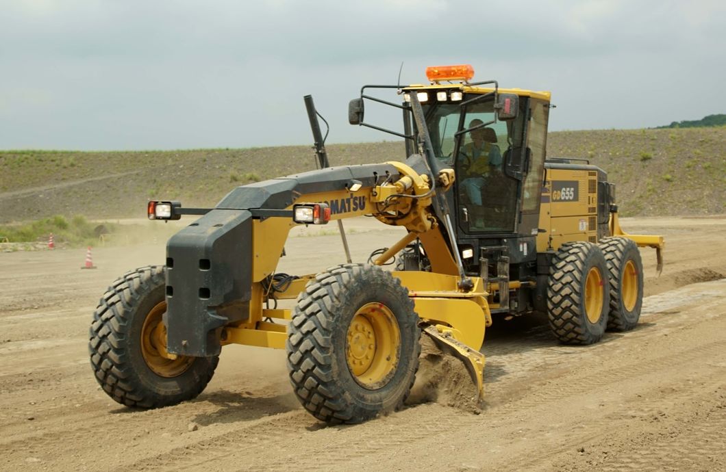 Komatsu GD655-7 motor grader