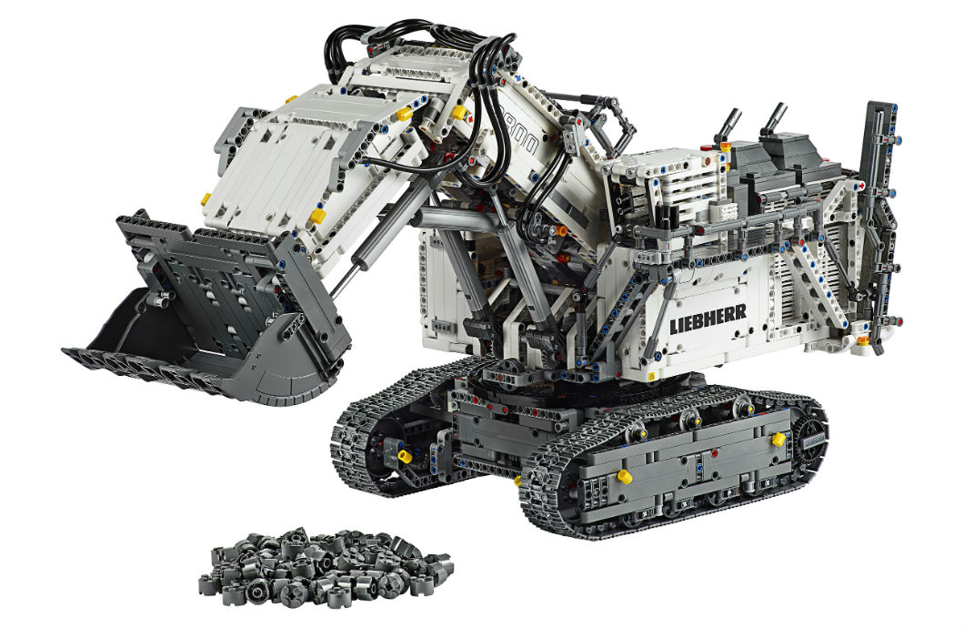 The 4,108-piece model of the R 9800 excavator.