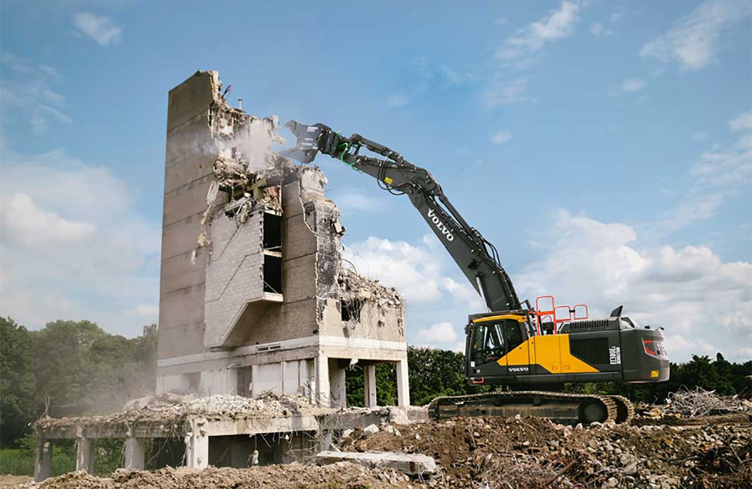 Volvo 38-ton EC380E Straight Boom excavator