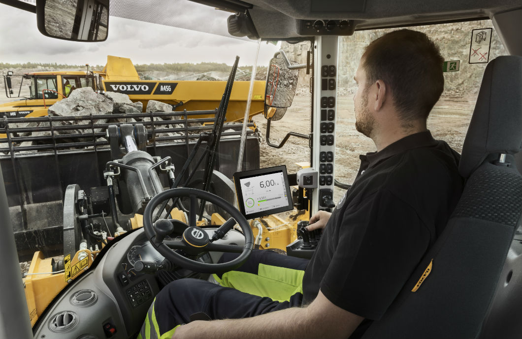 Volvo operator utilizing Load Assist 